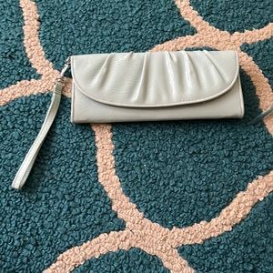 Aqua colored wristlet great accessory with multiple pockets!